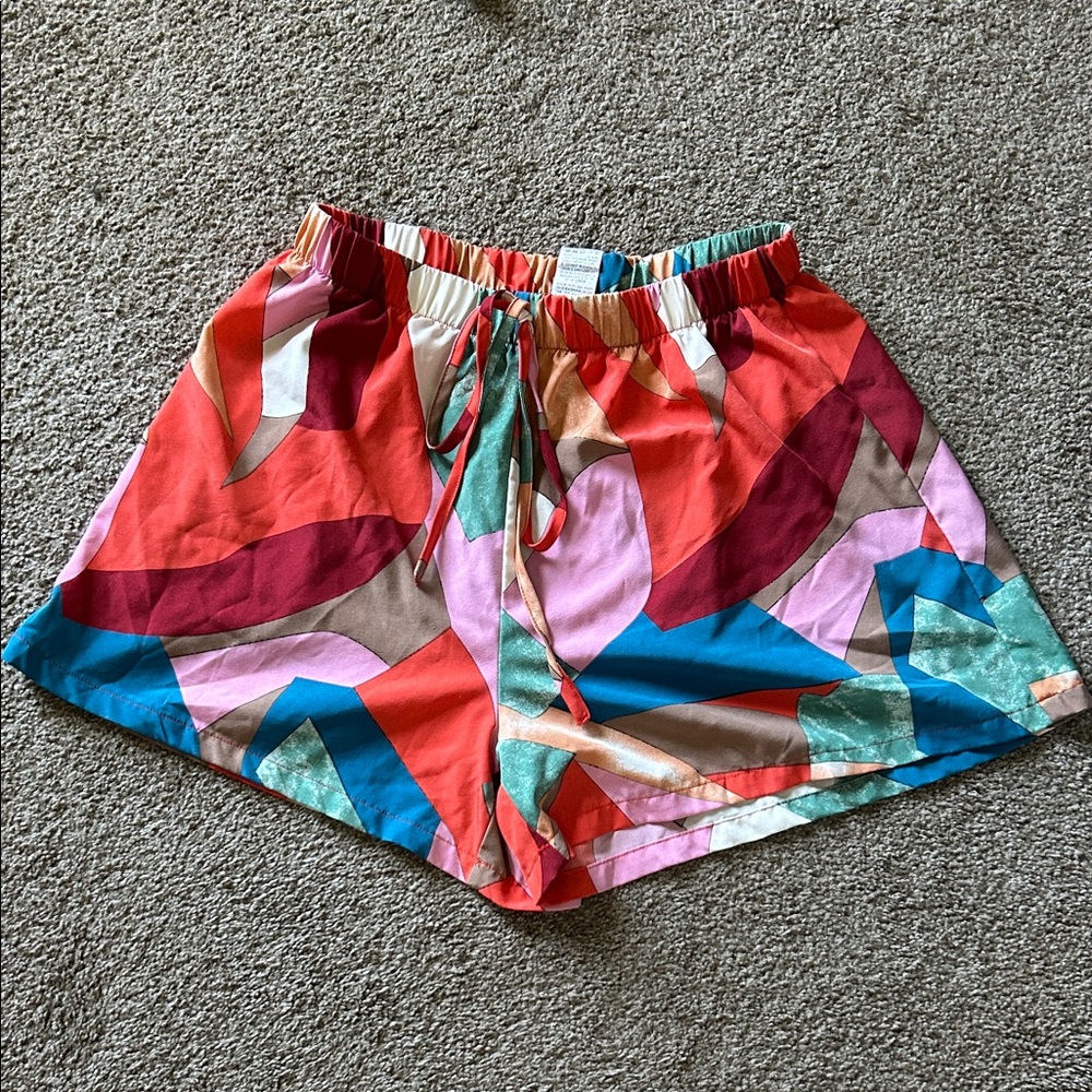 Multicolor patterned shorts